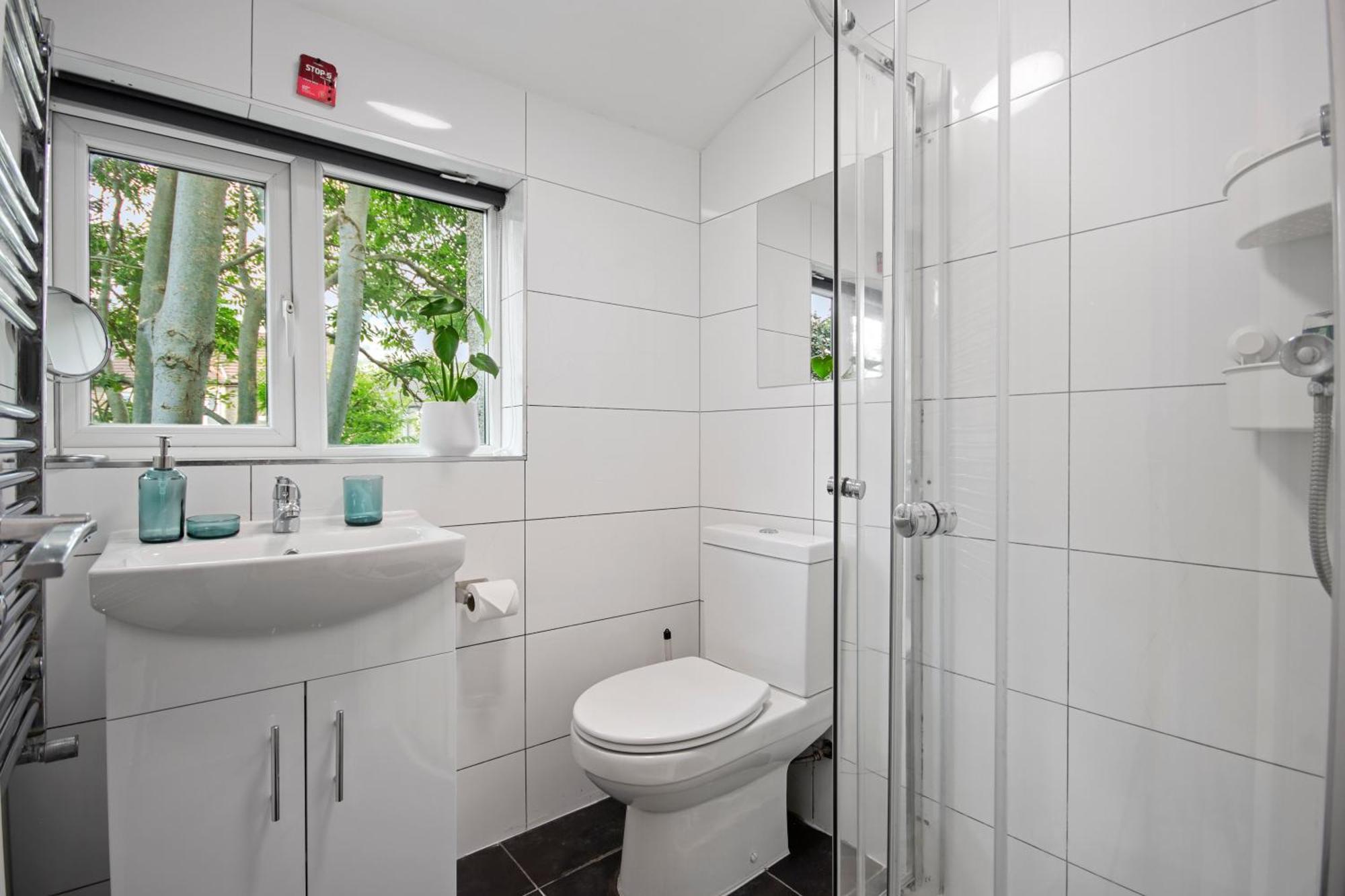 Modern 2 Bed East London Home By Rebby Properties Sleeps 5 Near Canning Town Station エクステリア 写真